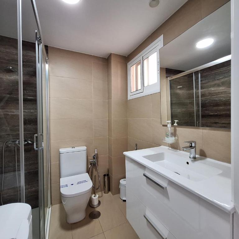White and Quiet! Modern apartment in San Agustin - One-Bedroom Apartment - 13