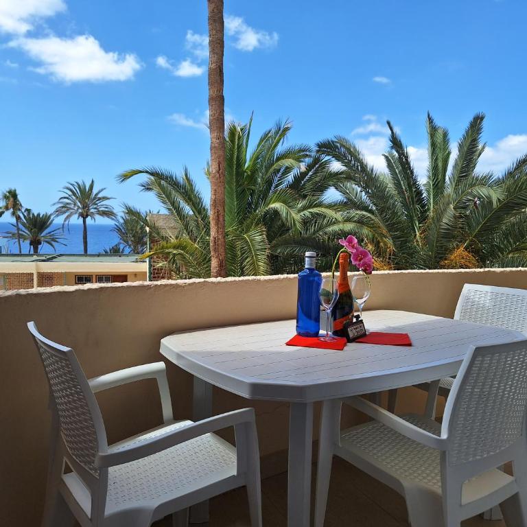 White and Quiet! Modern apartment in San Agustin - One-Bedroom Apartment - 17