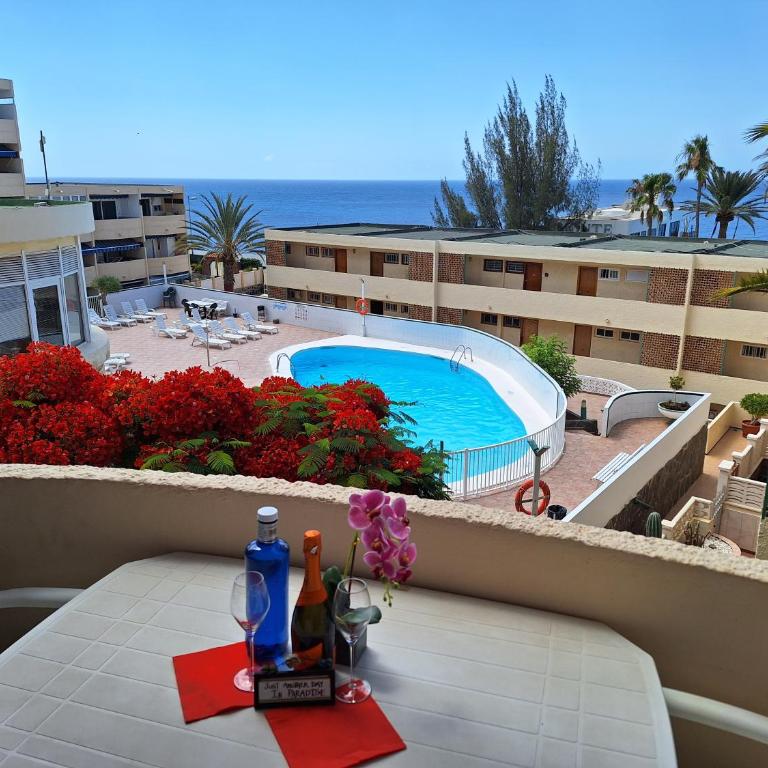 White and Quiet! Modern apartment in San Agustin - One-Bedroom Apartment - 15