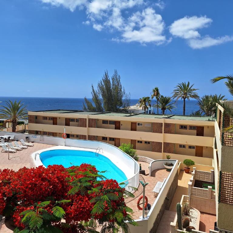 White and Quiet! Modern apartment in San Agustin - One-Bedroom Apartment - 1