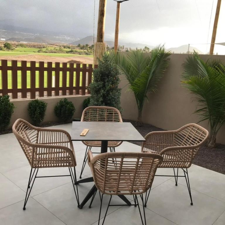 Golf Tenerife South xx Wheel Accessible Shower xx Free WIFi xx Private Pool 30 degrees xx Two Terraces 30m2x60m2 xxFree Parking xx Mountain view xx Flatscreen 65 inch xx - Villa de 3 dormitorios - 41