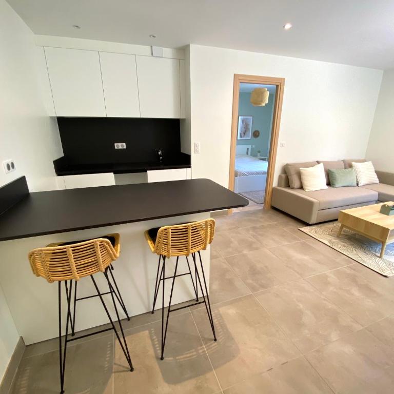 T2 rénové, jardin parking & garage privé, proche centre - One-Bedroom House - 21