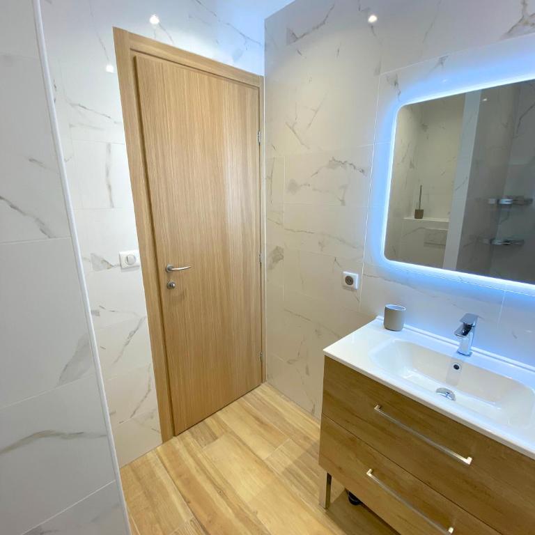 T2 rénové, jardin parking & garage privé, proche centre - One-Bedroom House - 23