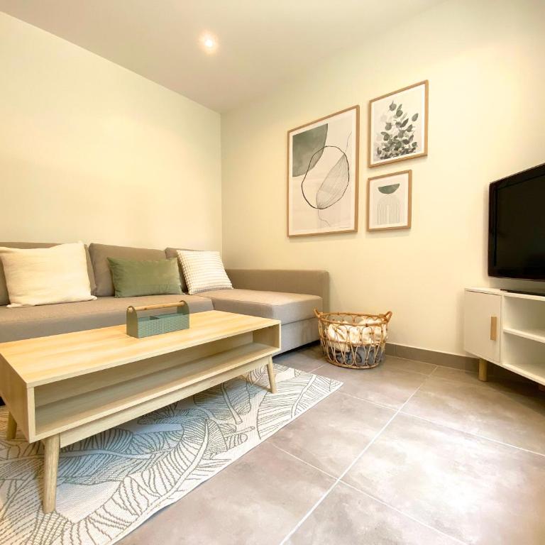 T2 rénové, jardin parking & garage privé, proche centre - One-Bedroom House - 11