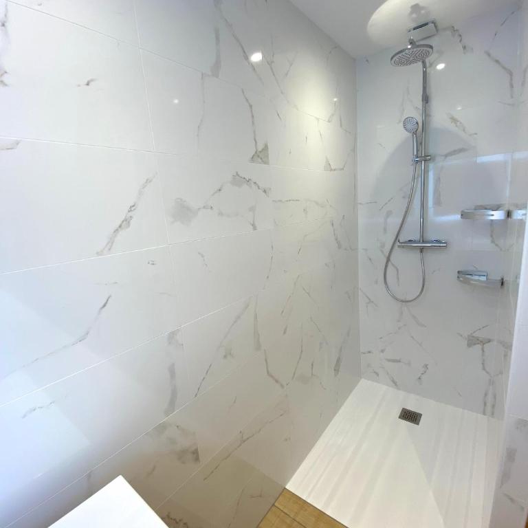 T2 rénové, jardin parking & garage privé, proche centre - One-Bedroom House - 4