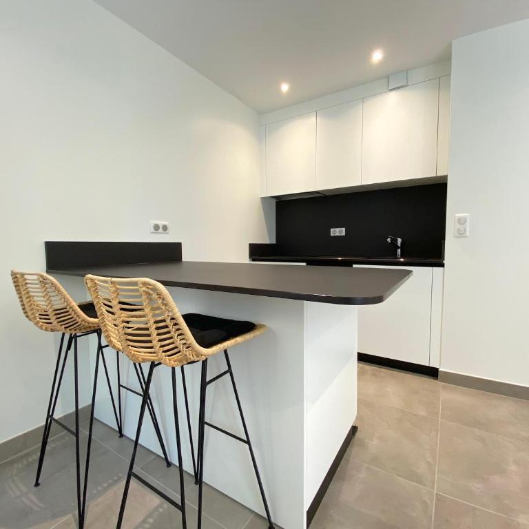 T2 rénové, jardin parking & garage privé, proche centre - One-Bedroom House - 7