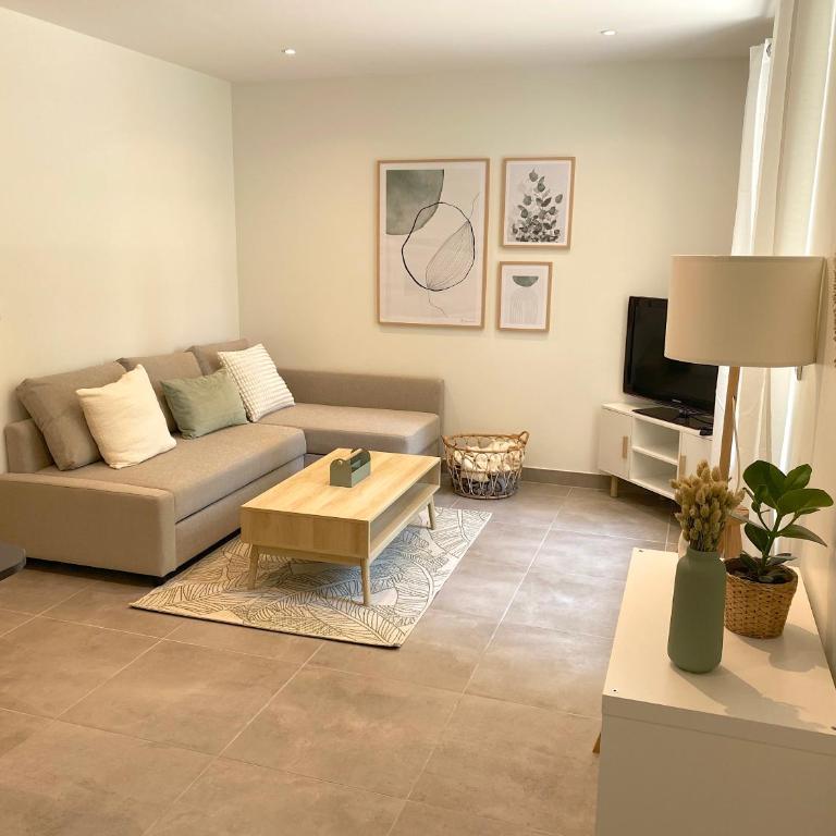 T2 rénové, jardin parking & garage privé, proche centre - One-Bedroom House - 1