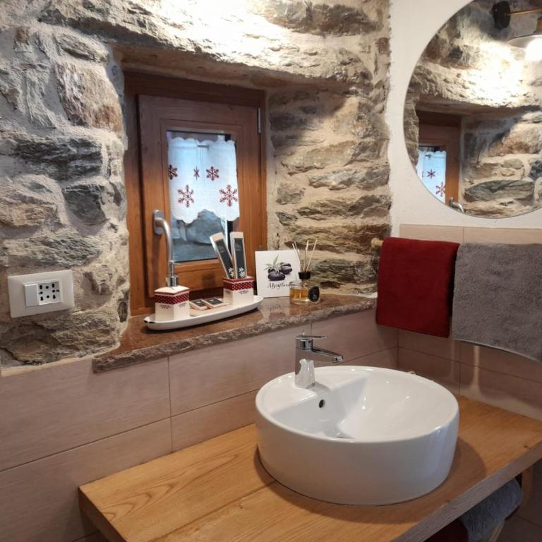 Bed & Breakfast La Crotta - Camera Matrimoniale con Vista Montagna - 2