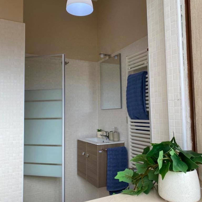 Casa Viola a 900 mt dalla Staz. Centrale - Camera Tripla con Bagno Privato - 8