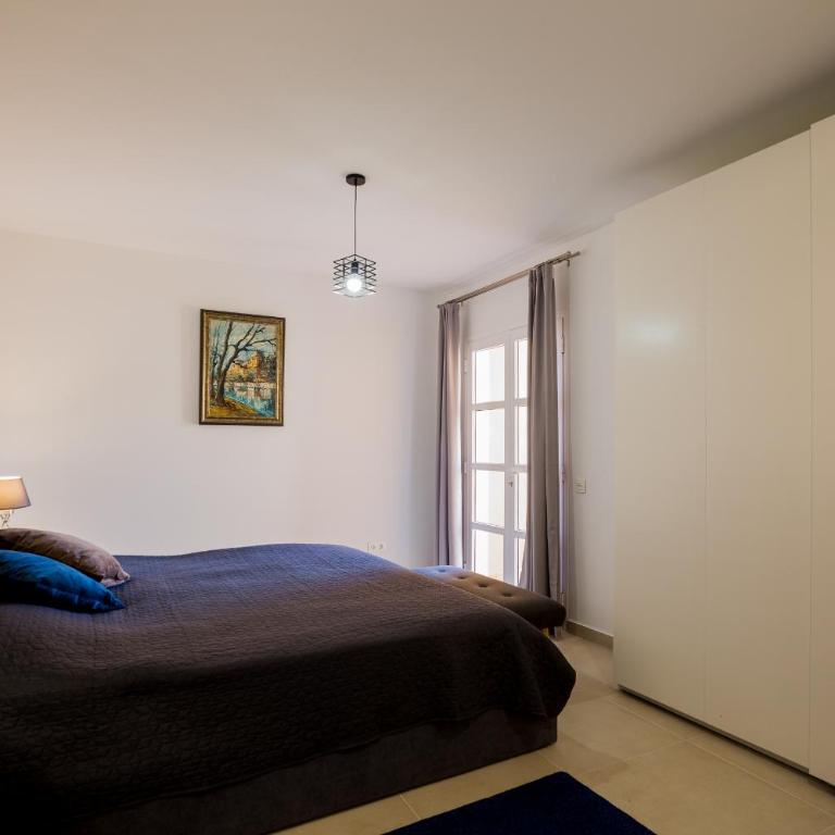Ocean Breeze - Two-Bedroom Apartment - 14