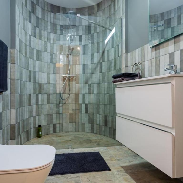 Ocean Breeze - Two-Bedroom Apartment - 15
