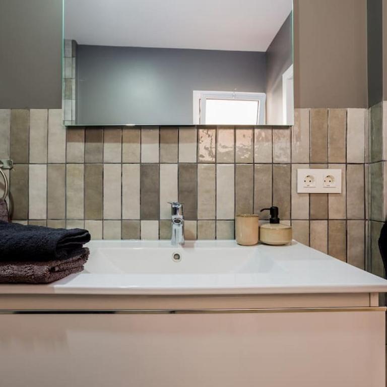 Ocean Breeze - Two-Bedroom Apartment - 16