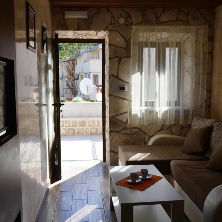 Lanterna Apartments - One-Bedroom Apartment - 4