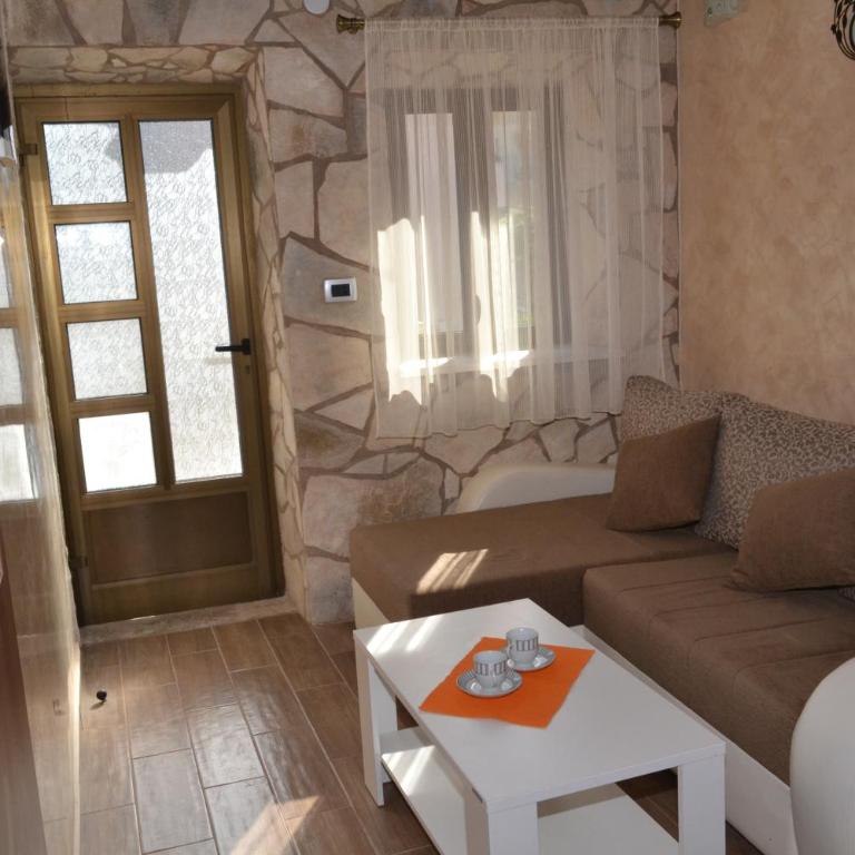 Lanterna Apartments - One-Bedroom Apartment - 11