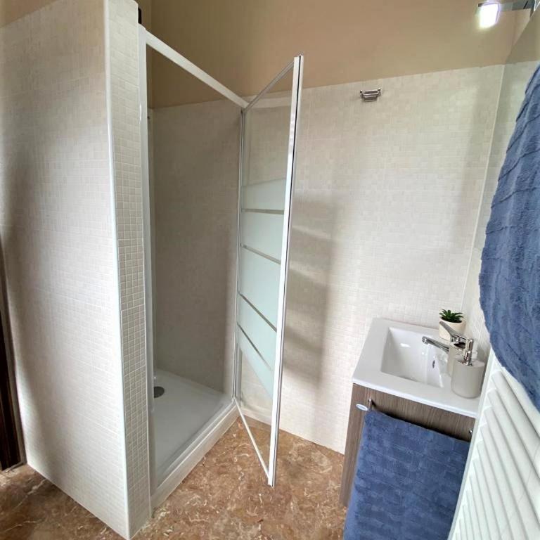 Casa Viola a 900 mt dalla Staz. Centrale - Camera Tripla con Bagno Privato - 6