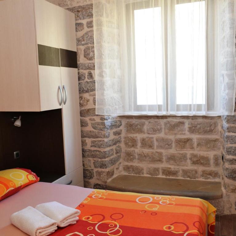 Lanterna Apartments - One-Bedroom Apartment - 16
