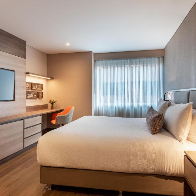 Residence Inn by Marriott Bogota - 1 Bedroom Junior suite with 1 King, Sofa bed, City view - 10