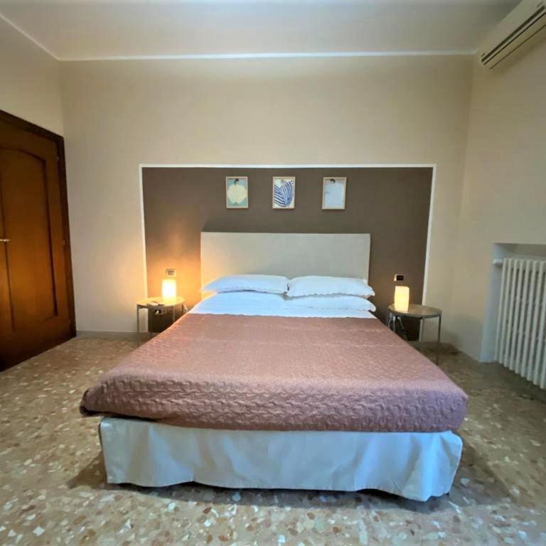 Casa Viola a 900 mt dalla Staz. Centrale - Camera Tripla con Bagno Privato - 5