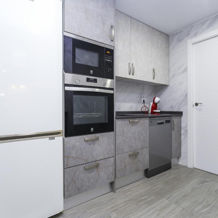Adrian Planetcostadorada - Apartment with Balcony - 4