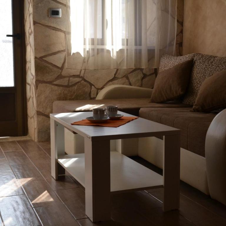 Lanterna Apartments - One-Bedroom Apartment - 15