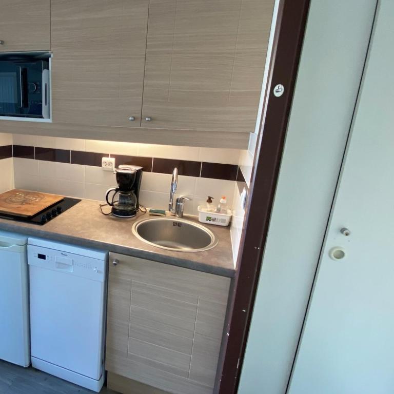 Studio cosy à 5 min du port et de la plage, avec terrasse et parking - 4 pers - FR-1-639-78 - Studio - 11
