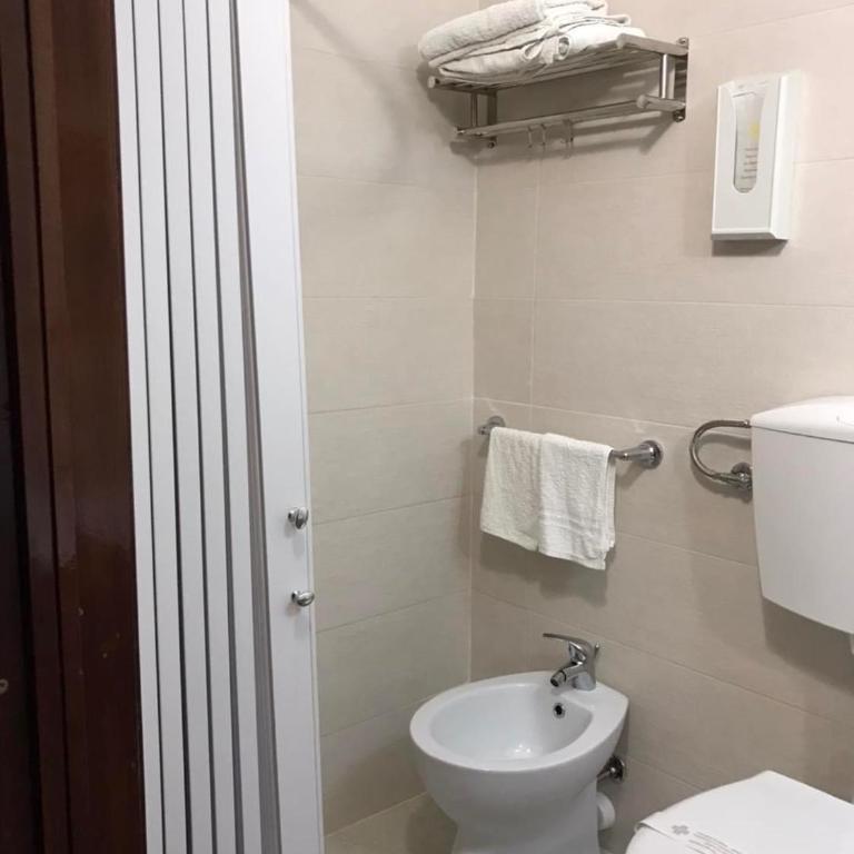 Albergo Europa - Camera Tripla - 22