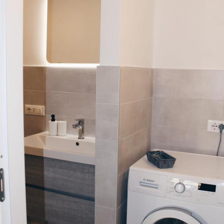 YR Apartments Bocconi- Modern Loft, 3 Min Walk to Duomo Tram - One-Bedroom House - 33