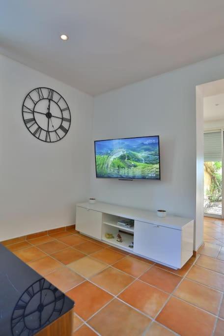 Vue mer, Piscine - Appartement Cosy Place - Two-Bedroom Apartment - 36