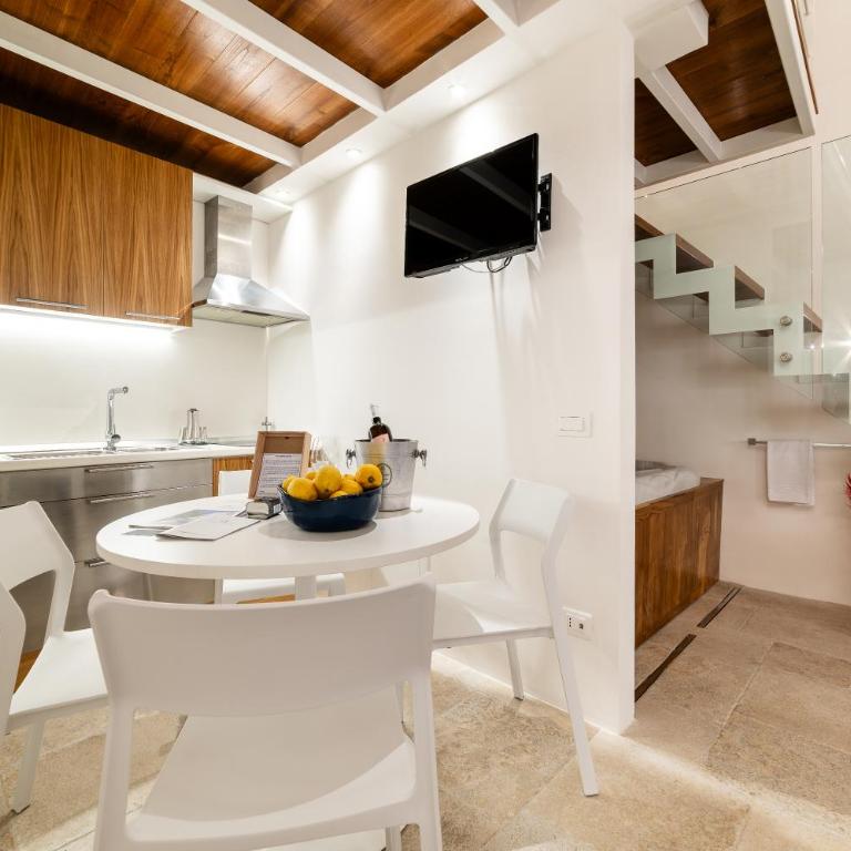 Old Court Luxury Suite&Spa by MONHOLIDAY - Appartamento con 1 Camera da Letto - 17