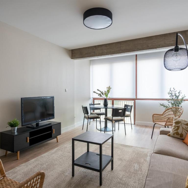 Beltran apartment by People Rentals - Three-Bedroom Apartment - 2