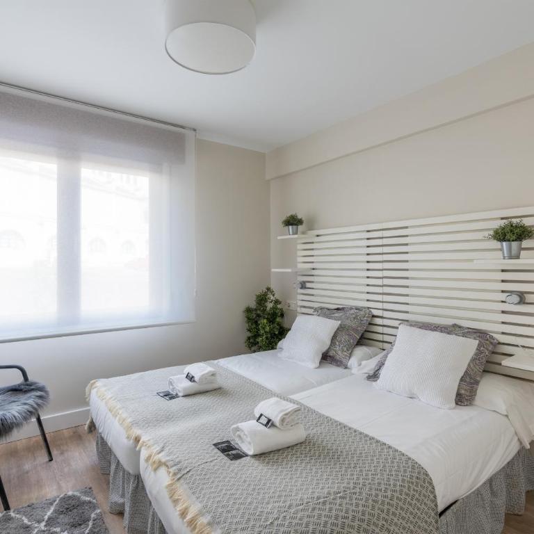 Beltran apartment by People Rentals - Three-Bedroom Apartment - 3