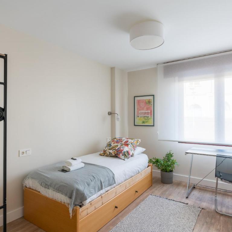 Beltran apartment by People Rentals - Three-Bedroom Apartment - 5