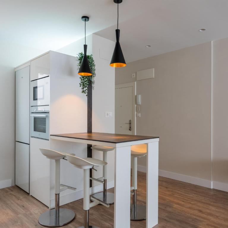 Beltran apartment by People Rentals - Three-Bedroom Apartment - 11