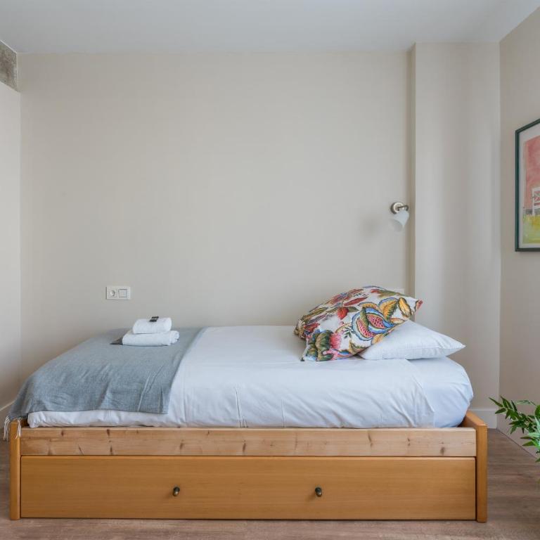 Beltran apartment by People Rentals - Three-Bedroom Apartment - 20