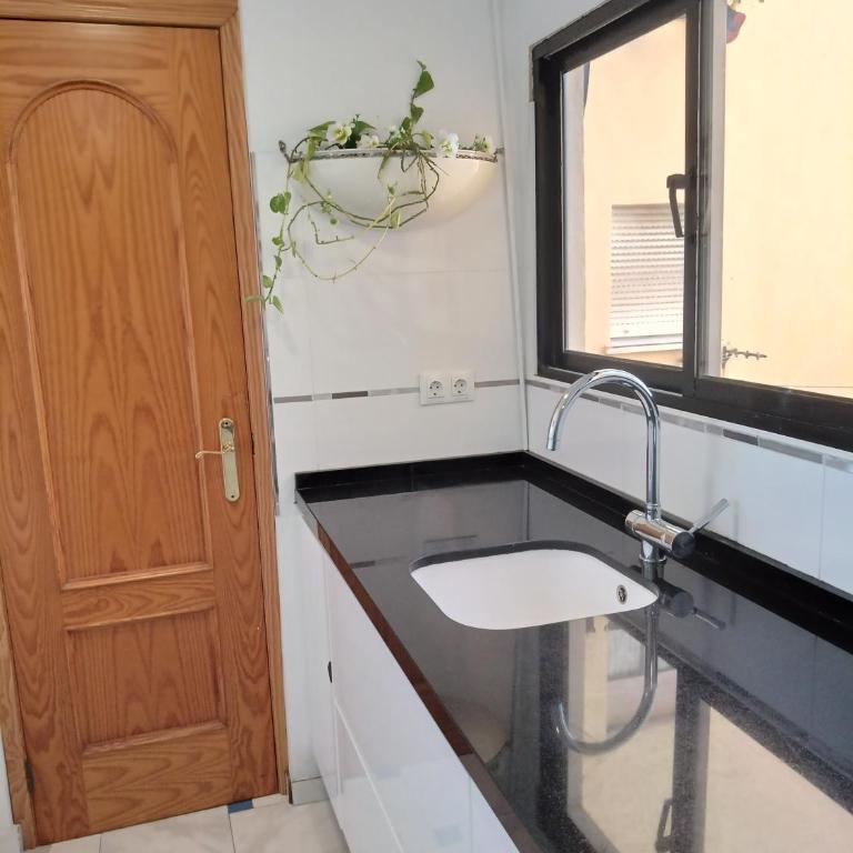 Un lugar agradable en Málaga - Three-Bedroom Apartment - 25