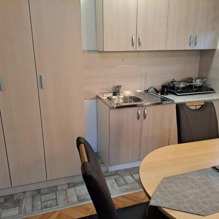 Apartmani Bosna Visoko - Standardni Trokrevetni Studio - 2