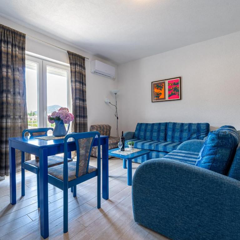 MAS Apartments - One-Bedroom Apartment - 2