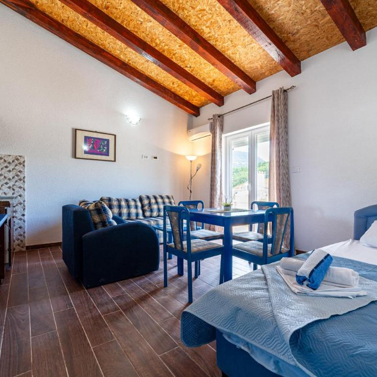 MAS Apartments - One-Bedroom Apartment - 5