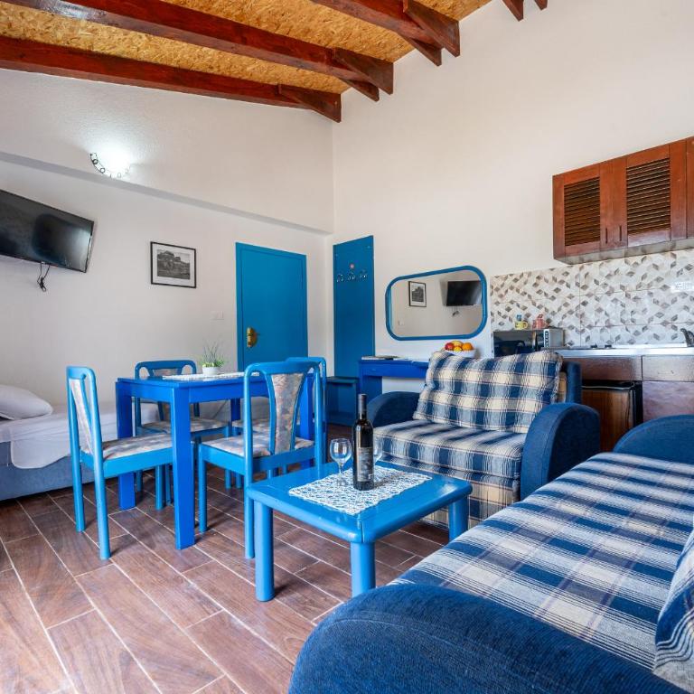 MAS Apartments - One-Bedroom Apartment - 1