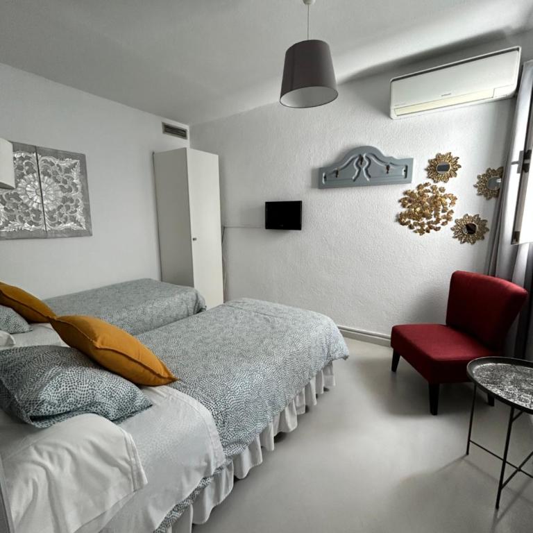 Hostal Berlin - Double or Twin Interior Room - 10