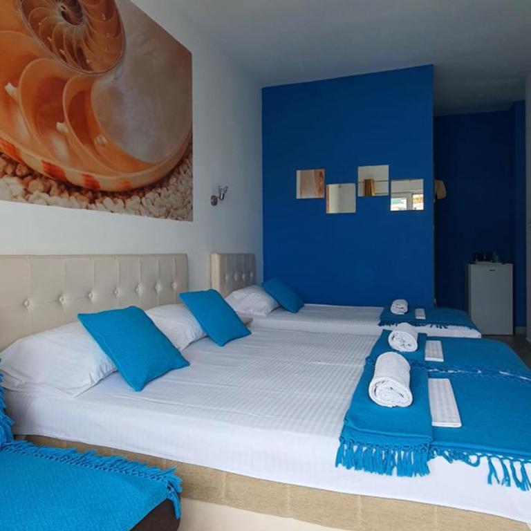 Villa D&B Budva - Triple Room with Private Bathroom - 1