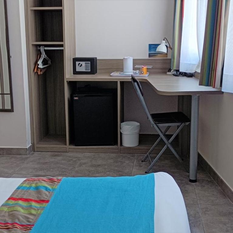 Hotel Le Majestic Canet plage - Chambre Lit King-Size - Accessible aux Personnes à Mobilité Réduite - 2