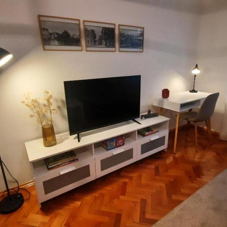 Babalina's Place - One-Bedroom Apartment - 5