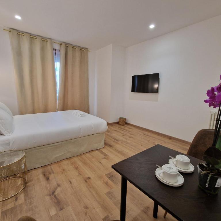 Cuma Suites - Camera Matrimoniale con Balcone - 3