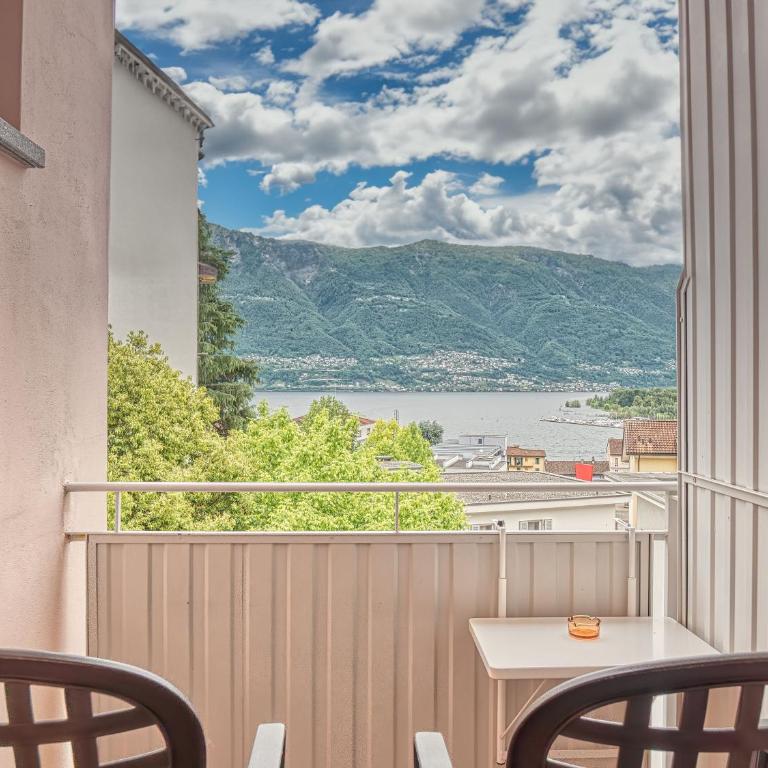 @ Home Hotel Locarno - Camera Matrimoniale con Vista Lago - 5
