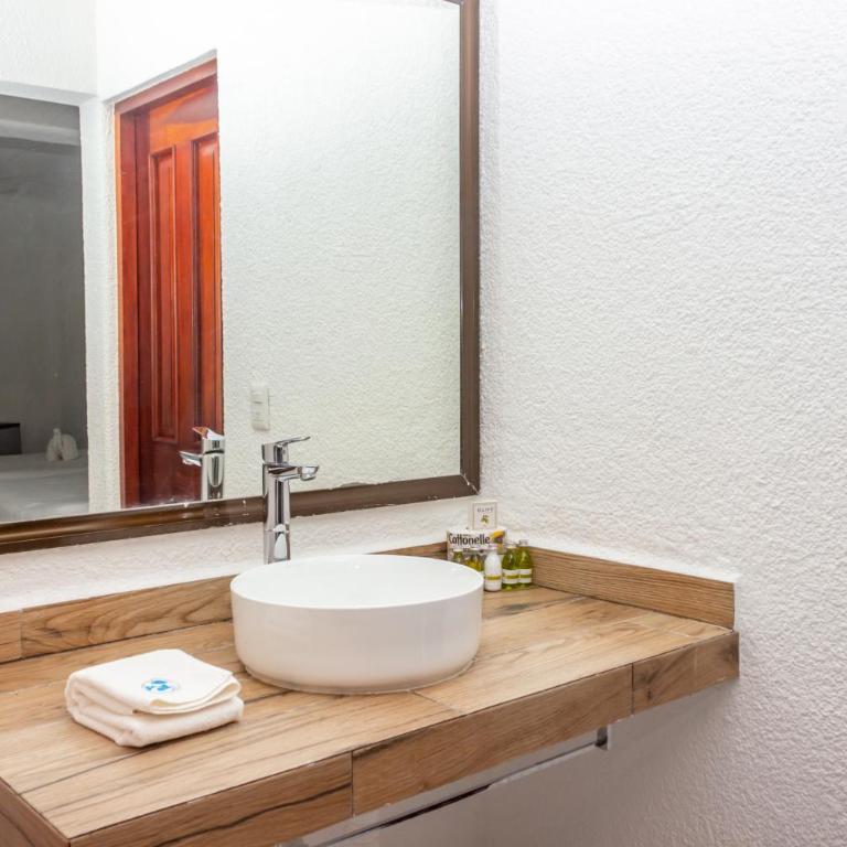 Pelicano Inn Playa del Carmen - Beachfront Hotel - Deluxe Double Room - 7