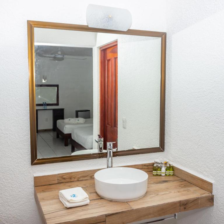 Pelicano Inn Playa del Carmen - Beachfront Hotel - Deluxe Double Room - 9