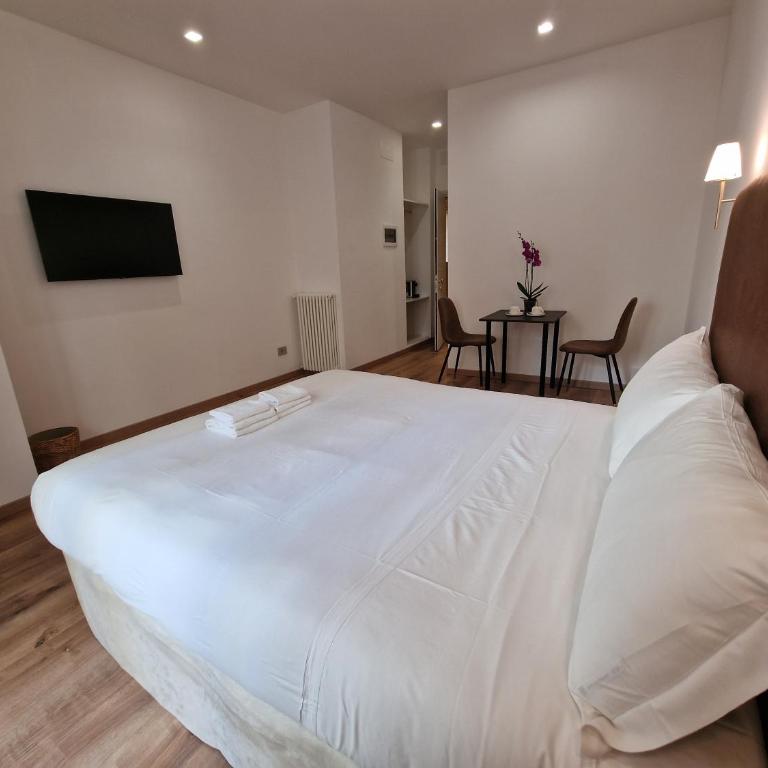 Cuma Suites - Camera Matrimoniale con Balcone - 4