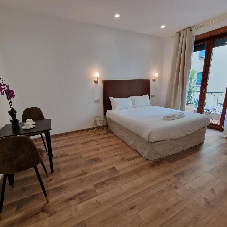 Cuma Suites - Camera Matrimoniale con Balcone - 5