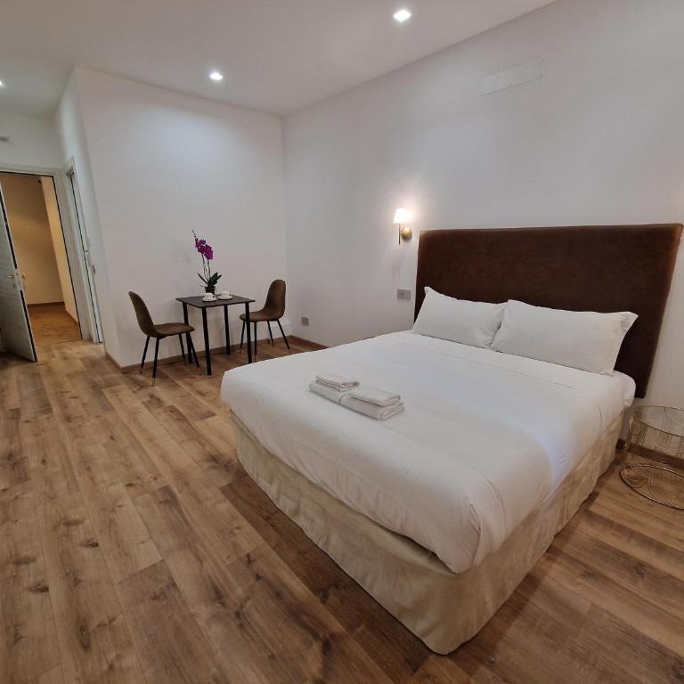 Cuma Suites - Camera Matrimoniale con Balcone - 1